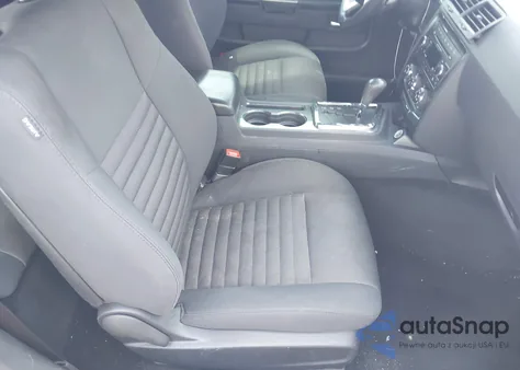 2014 Dodge Challenger Sxt z USA, uszkodzony, nr VIN 2C3CDYAG0EH111053